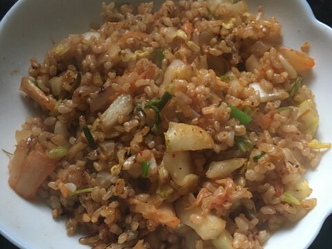 白菜、にんにく、小ねぎの玄米キムチチャーハン